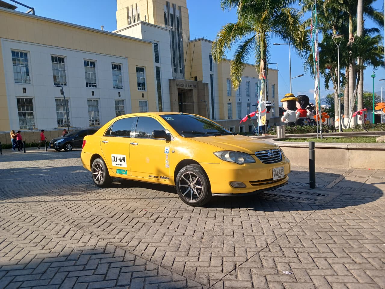 Taxi TAX-429 en el centro de Bucaramanga